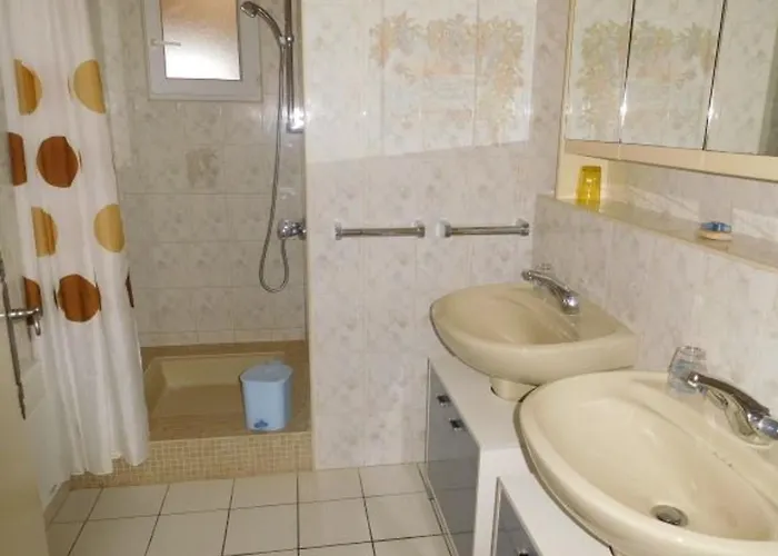 Hébergement de vacances Familiale Avec Terrasse Près - Fr-1-476-149 *